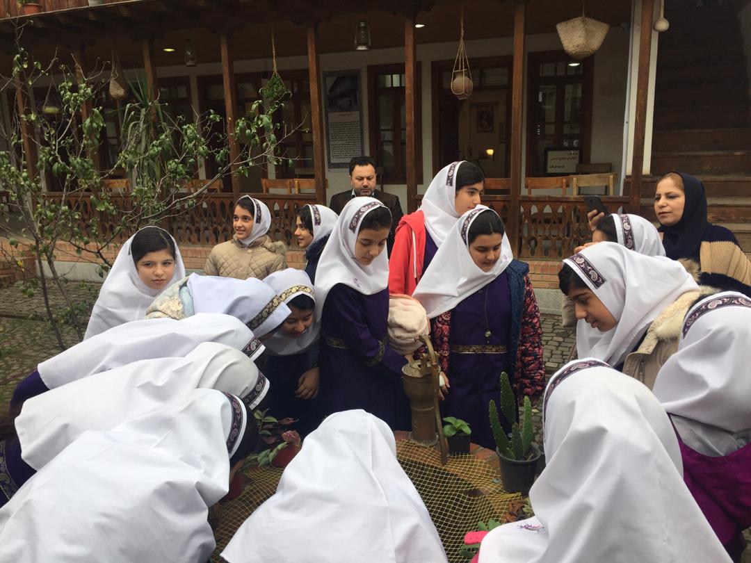 بازدید دختران گل ششم از خانه میرزاکوچک خان جنگلی